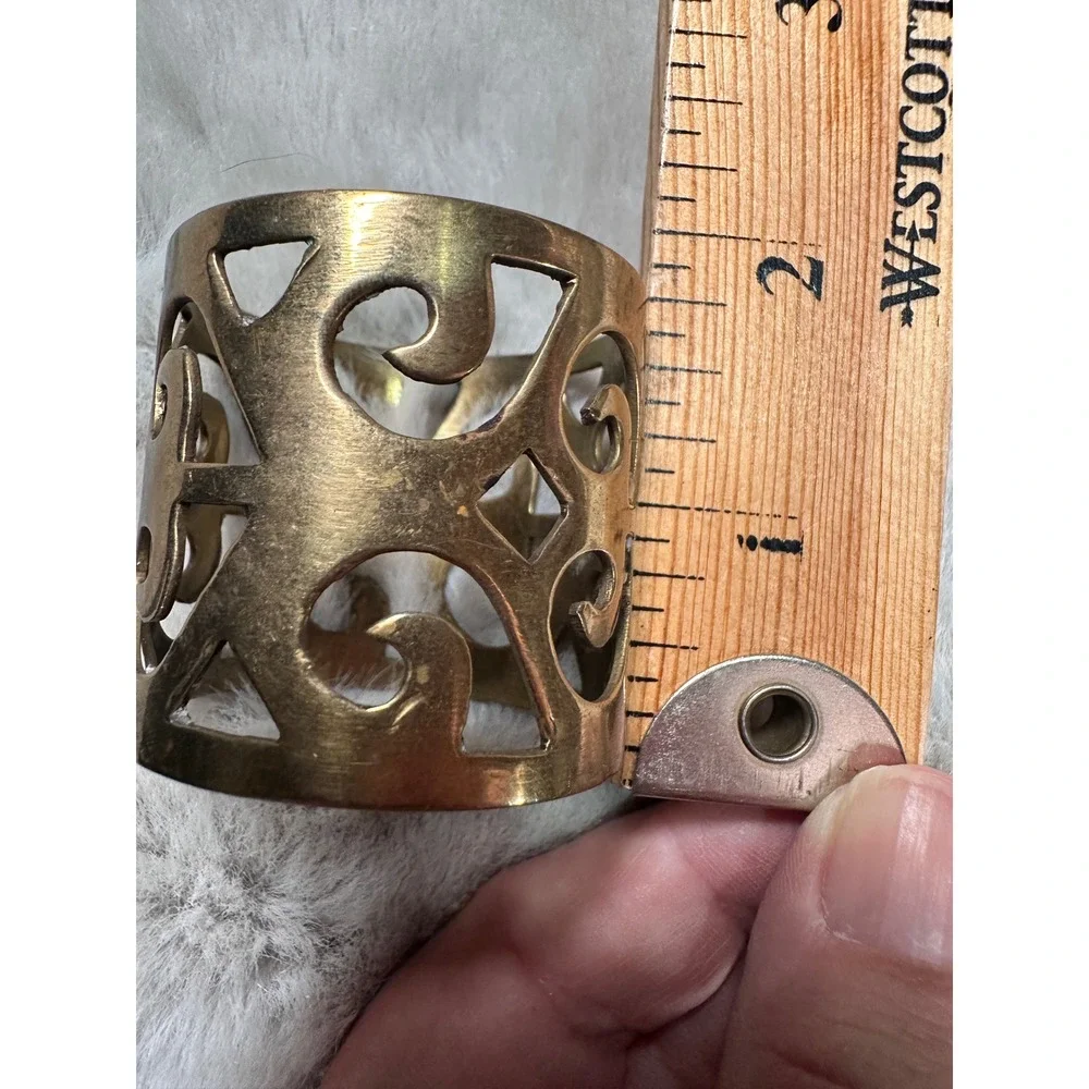 Vtg Brass Napkin Rings Scroll Cutout Set of 8 Boho Brass Tone Vintage Style - Picture 2 of 4